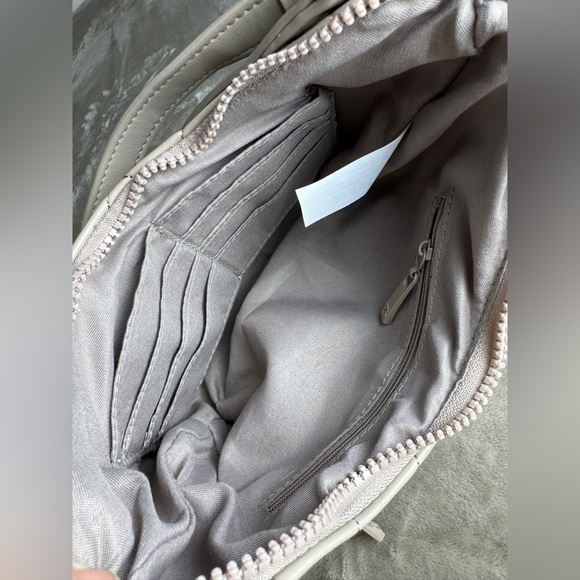 Buffbunny Quilted Crossbody Purse Tan Taupe Neutral Chamomile Wallet Convertible - Picture 11 of 15